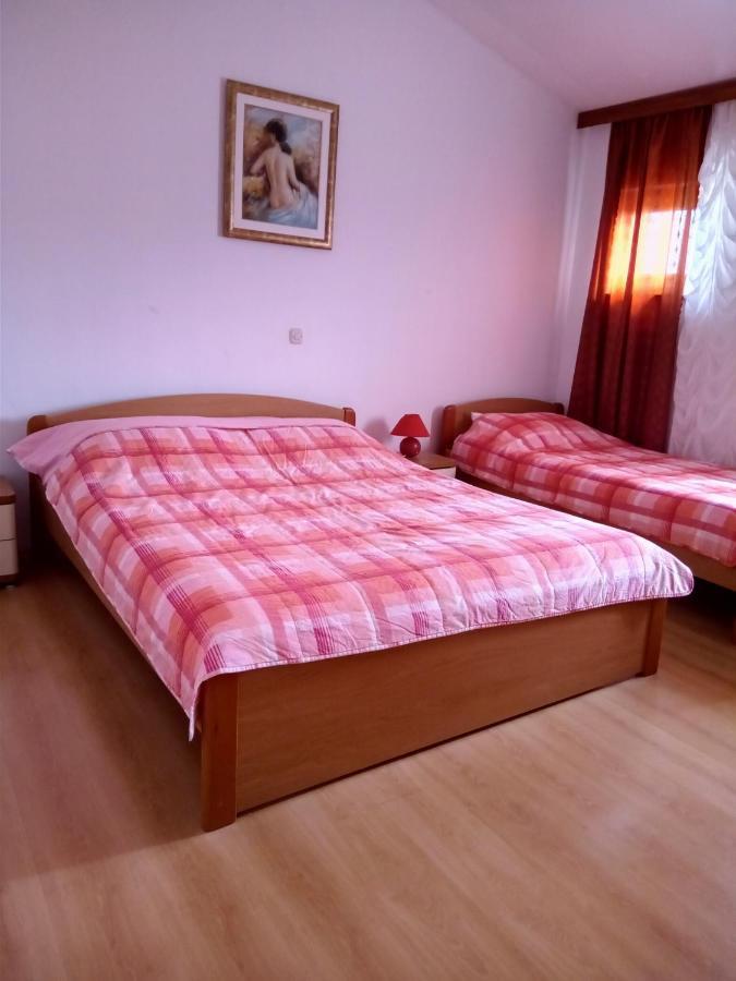 Apartmani Nikolina Ražanac Kültér fotó