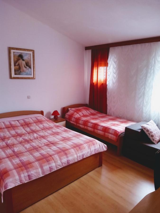 Apartmani Nikolina Ražanac Kültér fotó